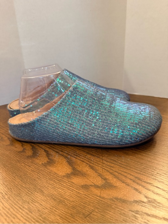 Fitflop Shoes - Fitflop Chrissie slippers. Iridescent blue sequin. Women size 9